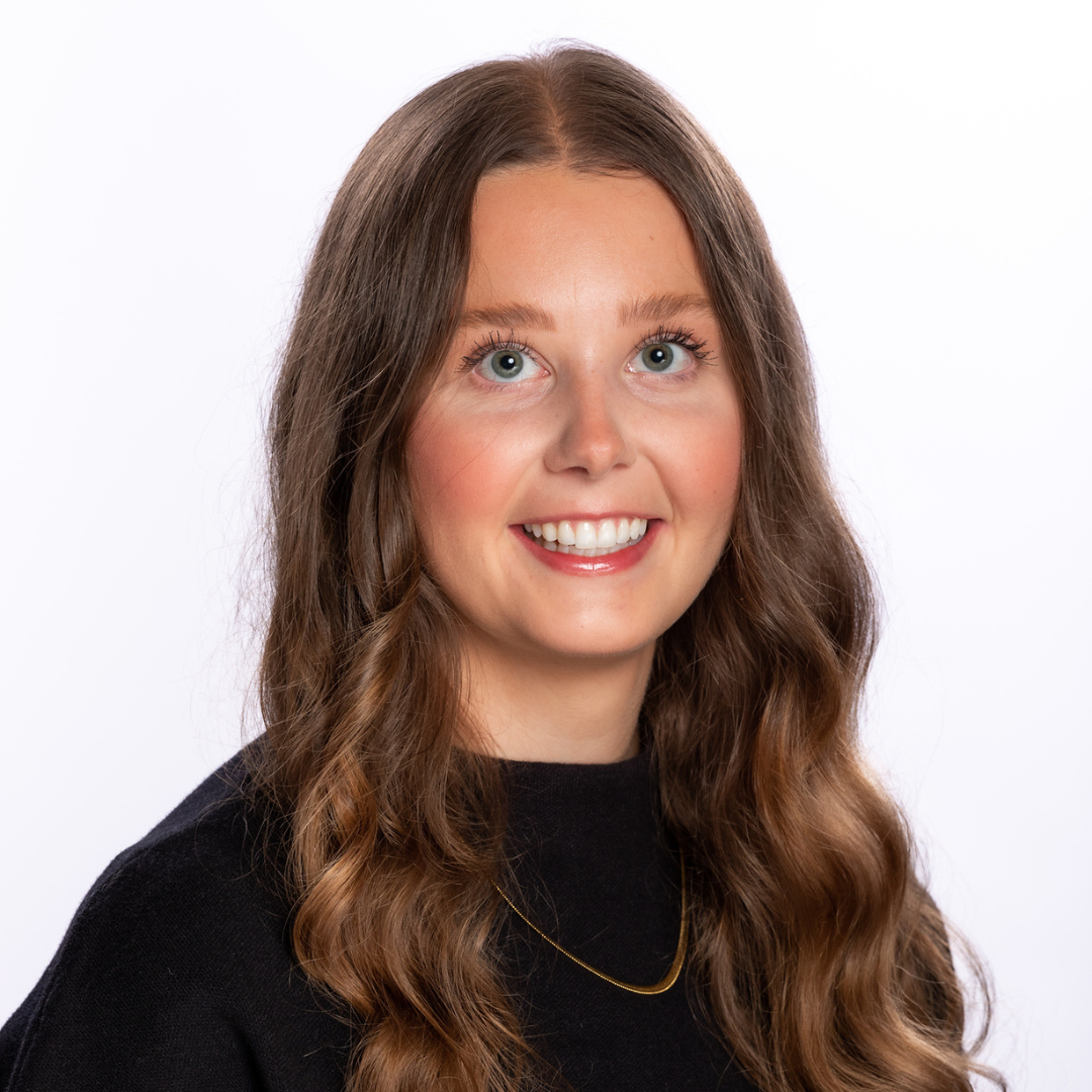 Justine Headshot